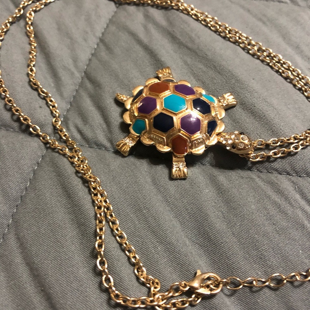 Adorable turtle necklace - Picture 2 of 5